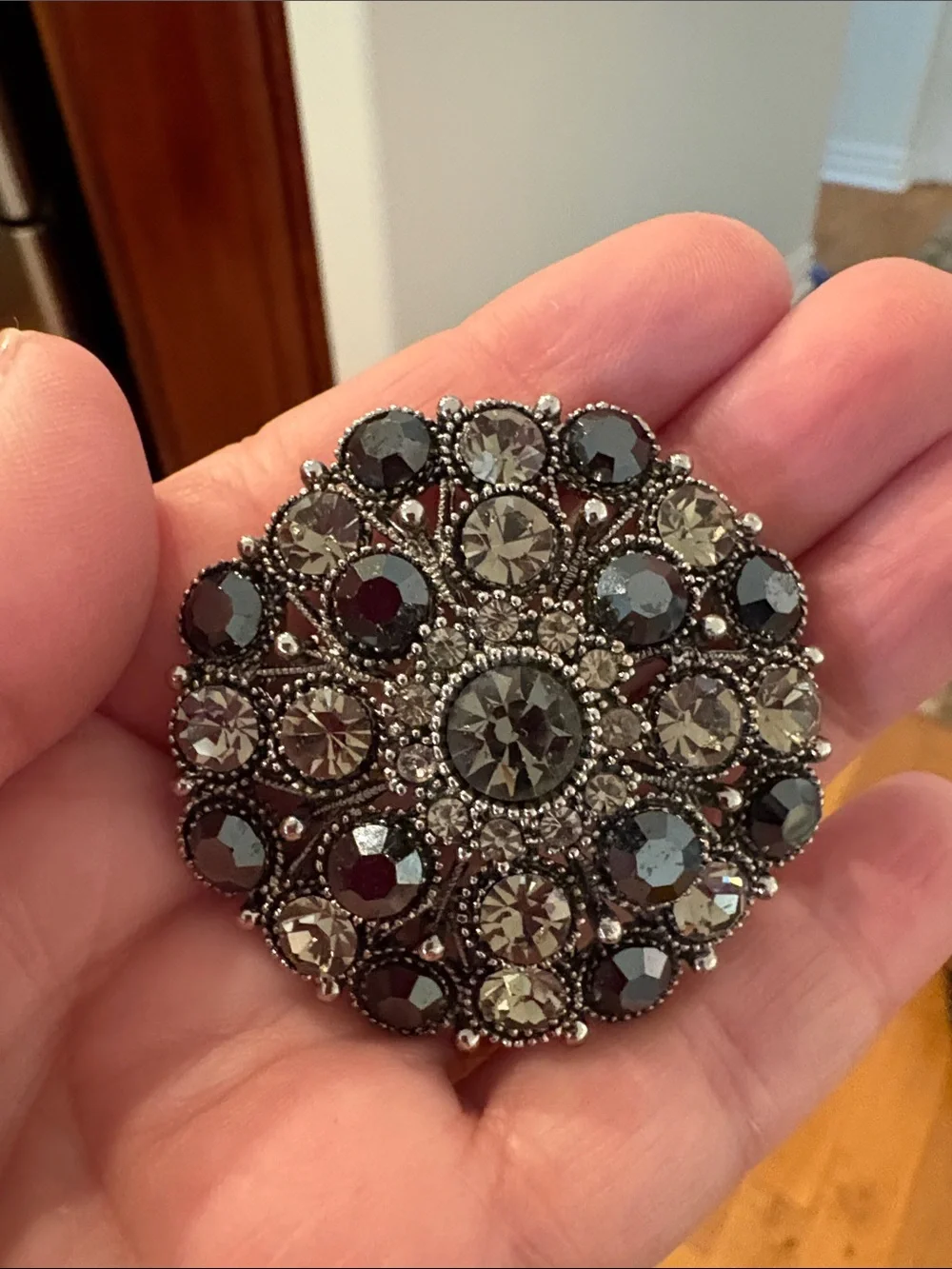 Vintage-Inspired Round Hematite Crystal Brooch - Gray Sparkle